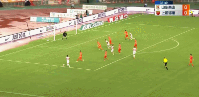 ⚽中超半场：武磊进球无效 克雷桑造点被取消 山东泰山0-0上海海港